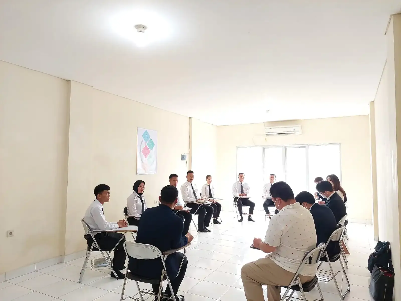 Suasana kelas bahasa Jepang di training center LPK Kebun